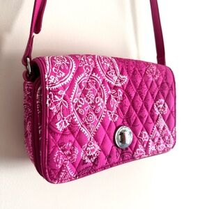 Vera Bradley Pink Crossbody Bag in Stamped Paisley with Turnlock Closure